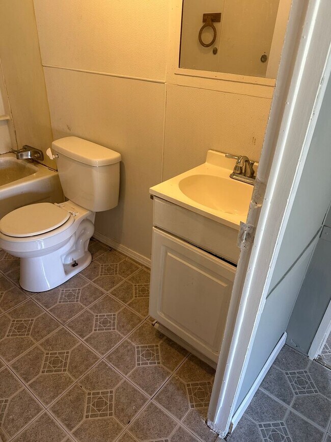 Building Photo - 61 Daniel Dr