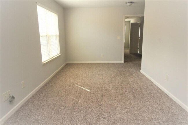 Building Photo - 681 Mimosa Way