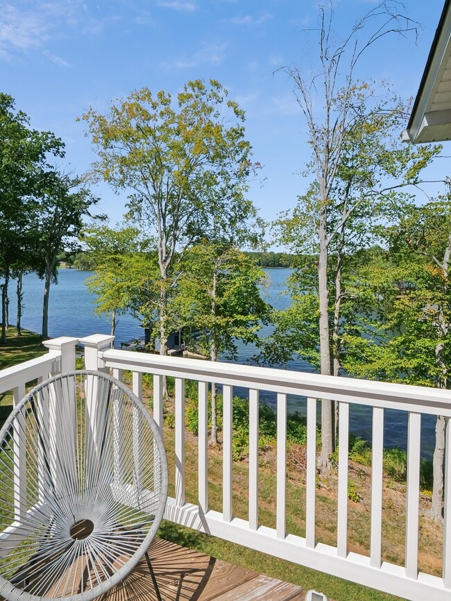 Building Photo - Lake Anna GuestHouse at 361 Robbie
