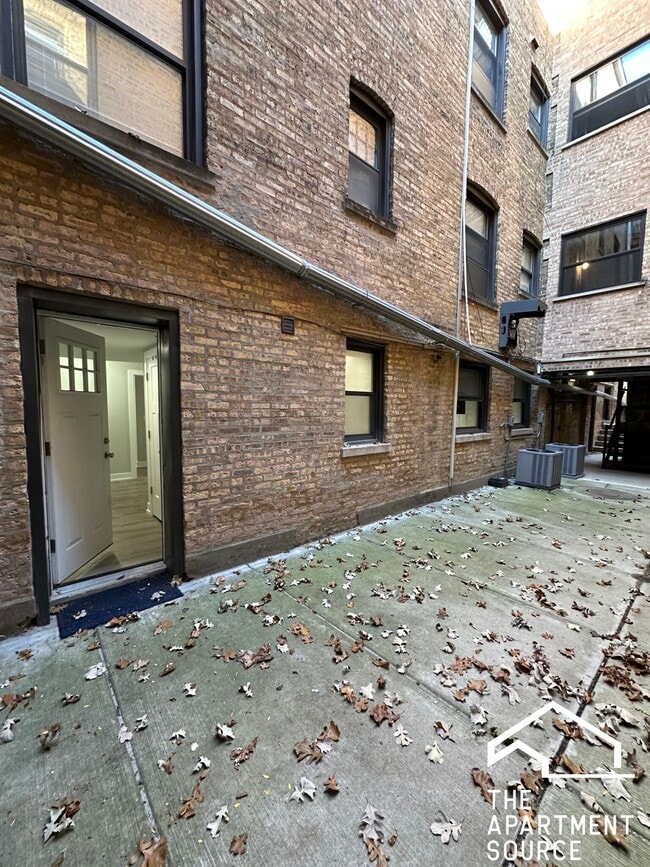 Building Photo - 918 Crain St