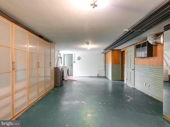 Building Photo - 1105 Waterloo Rd