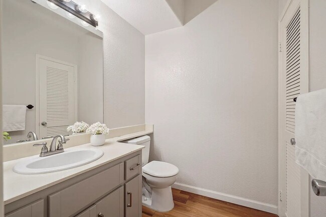 Building Photo - SD: Stunning 3BD/2.5BA Townhome in Imperial Beach with Ocean Views, Rooftop Patio & In-Unit Laundry