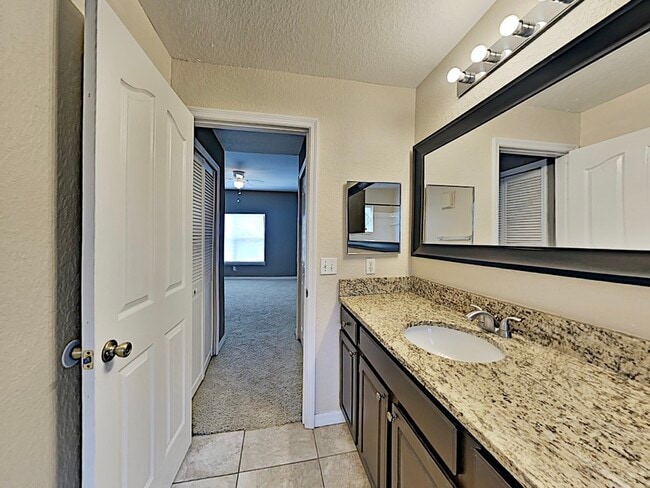 Building Photo - 1835 Shadow View Cir