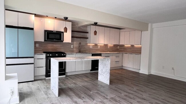 Building Photo - Great 2 Bed / 1 Bath Apartment near Embass...