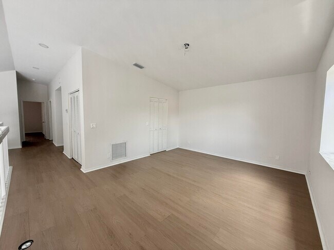 Building Photo - 21440 Millbrook Ct