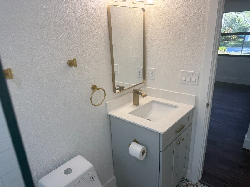 Building Photo - 3000 Karen Ave