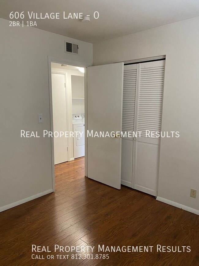 Building Photo - 606 Village Ln