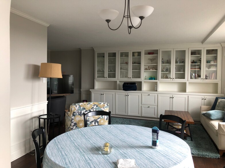 Dining/Living area - 501 Slaters Ln