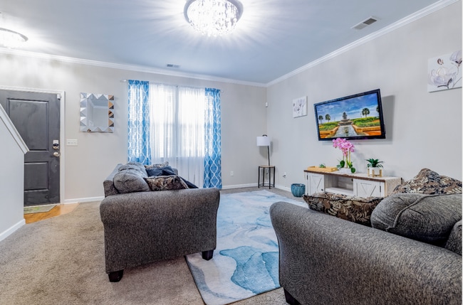 Building Photo - Updated 3BR Townhouse with Kitchen Island & Walk-In Closets