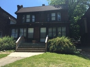 Building Photo - 3242-3242 Sycamore Rd