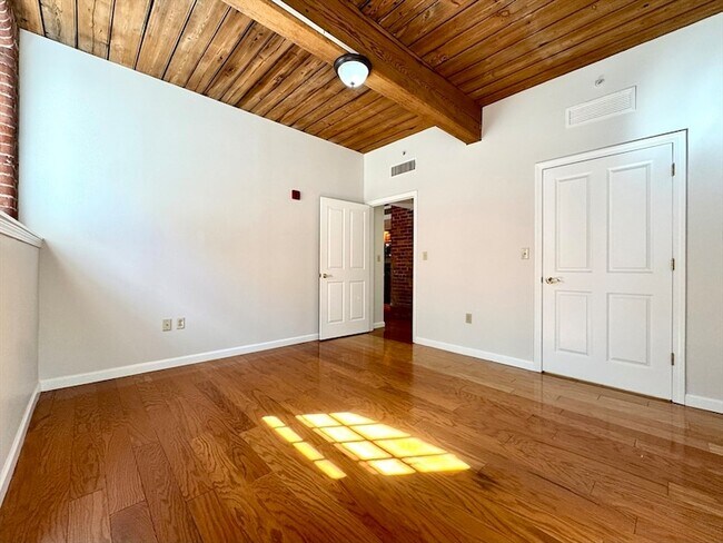 Building Photo - 4 Bishop St