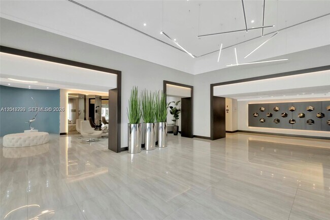 Building Photo - 16425 Collins Ave