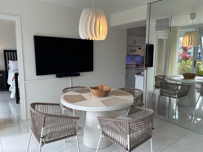 Building Photo - 1221 Hillsboro Mile