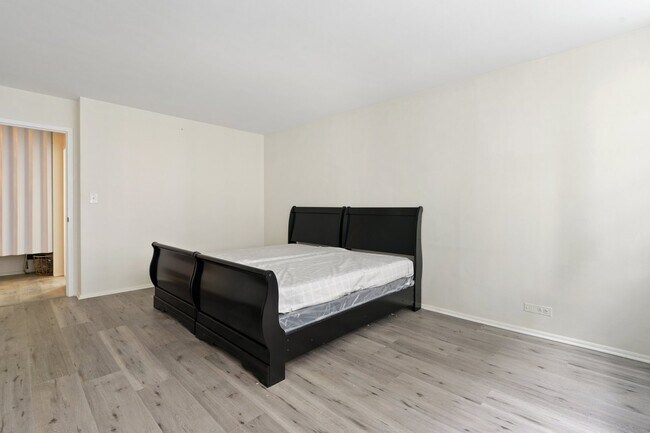 Building Photo - 4250 N Marine Dr