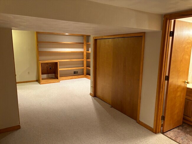 Building Photo - 309 Dogwood Dr
