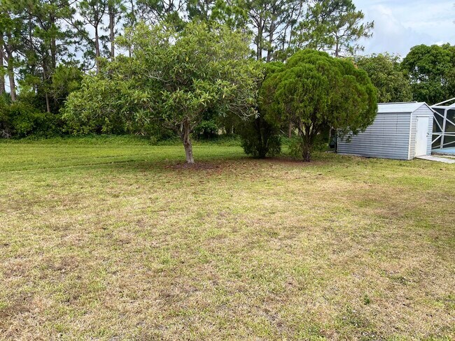 Building Photo - 1422 SE Arenson Ln