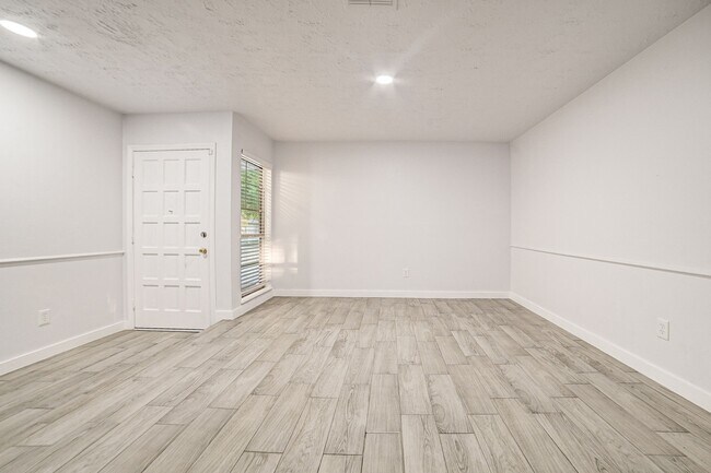 Building Photo - 3918 Cypressdale Dr