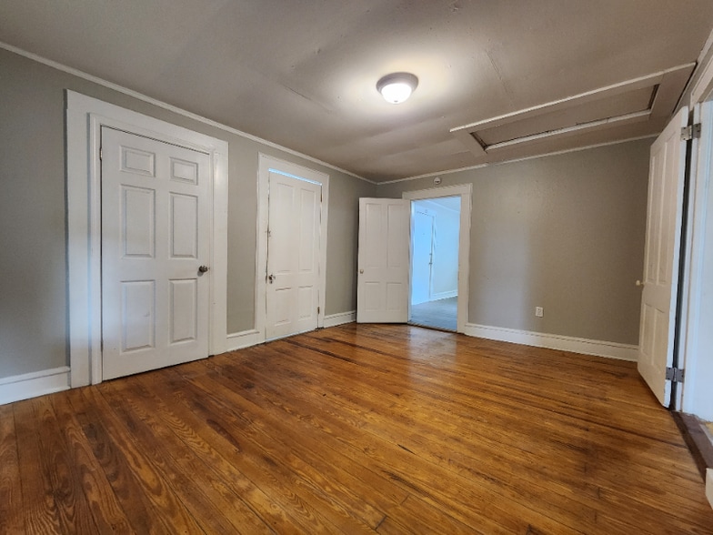 Building Photo - 237 Poole St