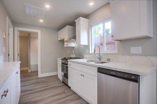 Building Photo - 3266