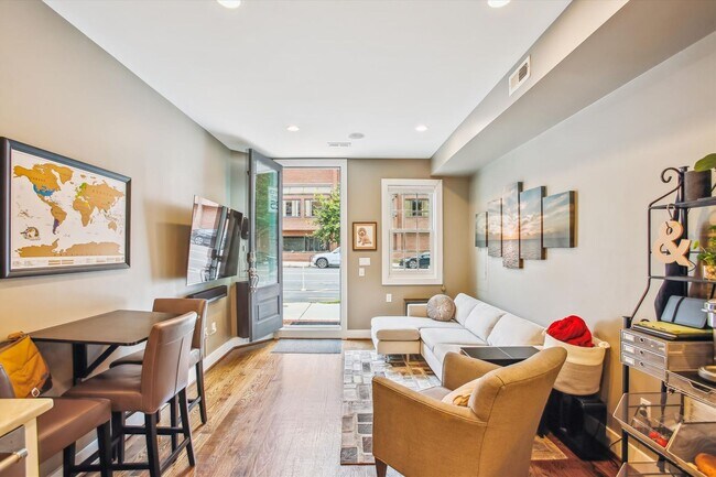 Building Photo - 2 BED PLUS DEN!!! * Fully Furnished and Fa...