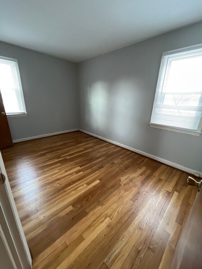 Building Photo - 943-945-945 Sheridan Ave