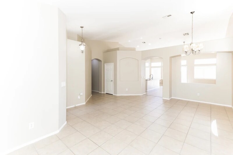Building Photo - 5914 Buena Tierra St