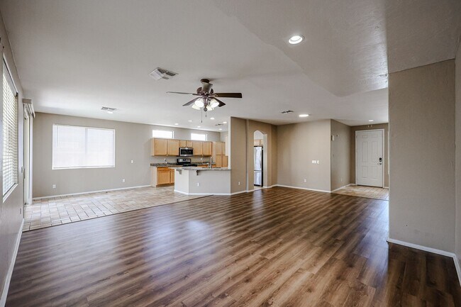 Building Photo - COMING SOON !! Lovely 4Bedroom/2Bath in the Heart of Chandler