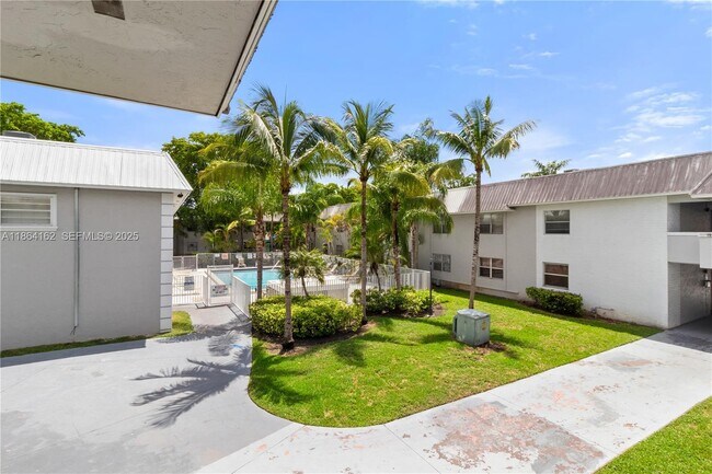 Building Photo - 17255 SW 95th Ave