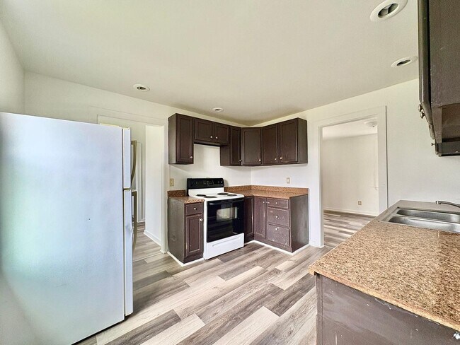 Building Photo - 2117 Bertrand St