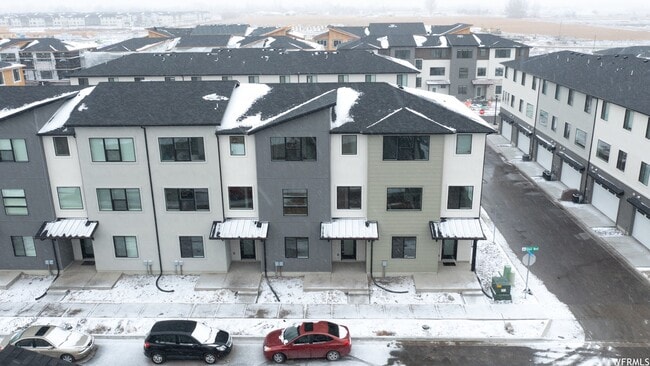 Building Photo - 1040 W State St