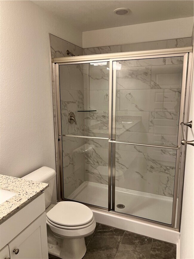 Building Photo - 590 N Cresswell Dr