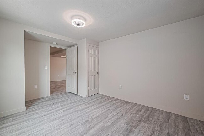 Building Photo - 4013 Ranch St