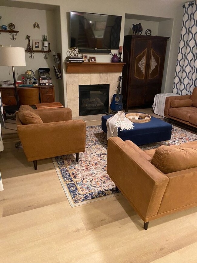 Building Photo - COMING SOON! Spacious 4-Bedroom Townhome w...