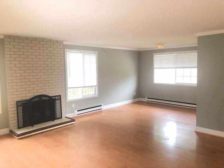 Building Photo - 3 Bed 1.5 Bath Rambler!