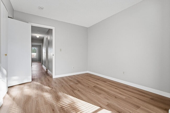 Building Photo - Updated 2 bed / 1 bath home in Lakewood!