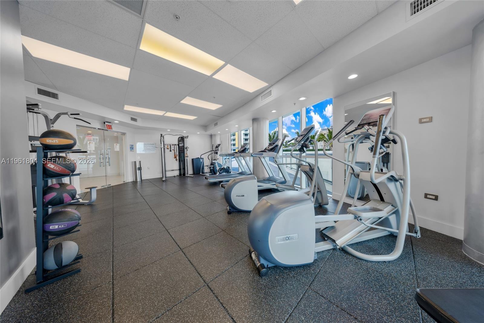 Building Photo - 480 NE 30th St