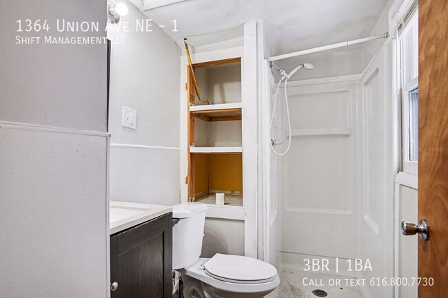 Building Photo - 1364 Union Ave NE