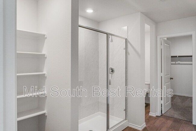 Building Photo - 220 Redwood Rd