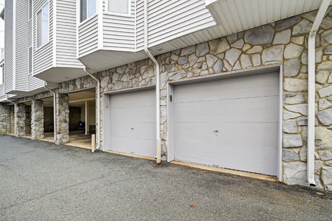 Building Photo - 802 Jesse Way