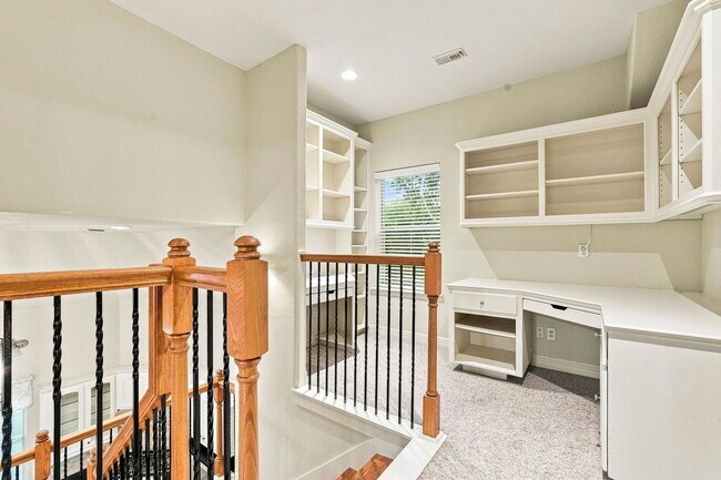 Building Photo - 1726 Parklake Village Dr