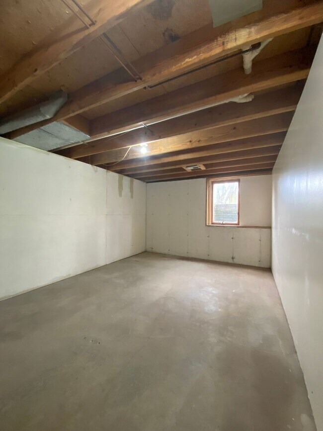 Building Photo - 1007 Zollinger Rd