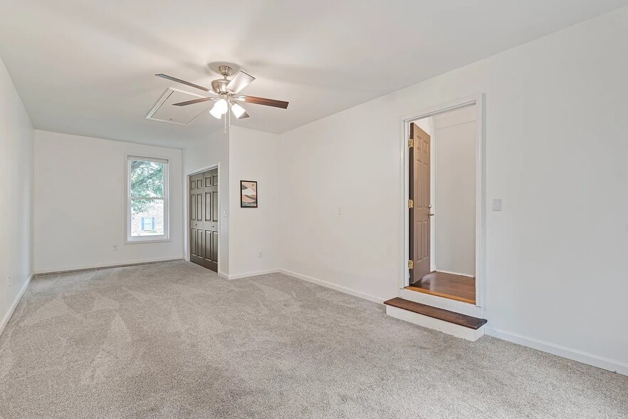 Building Photo - 723 Riverview Dr