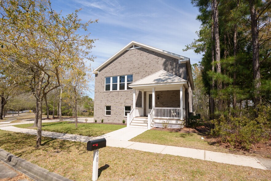 Building Photo - 60 Madison Dr