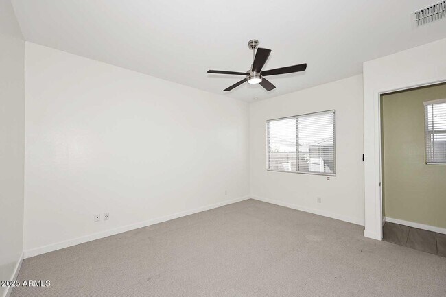 Building Photo - 2516 E King Bird Dr