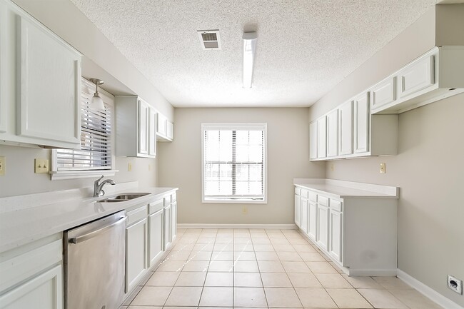 Building Photo - 4109 Kingscrest Cove