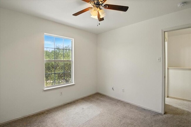 Building Photo - 508 Crater Lake Dr