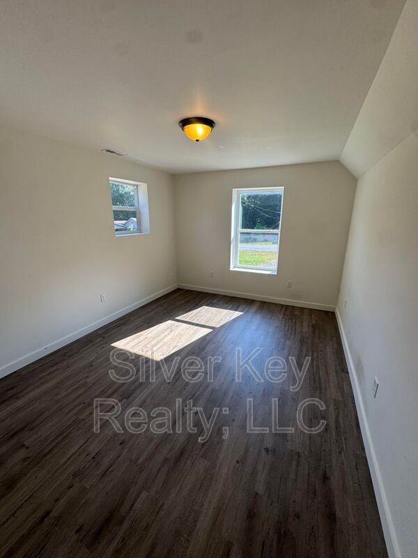 Building Photo - 1603 Hutsell Dr