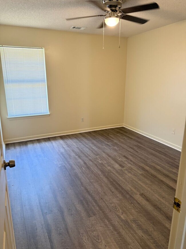 Building Photo - Charming Wilmington Island Rental – Minutes from the Beach and Downtown!