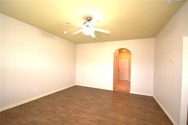 Building Photo - 5005 SW Fieldstone Blvd