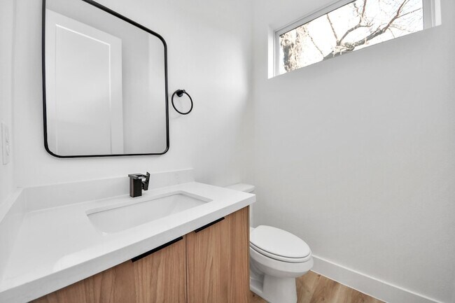 Building Photo - 3407 Hutchins St